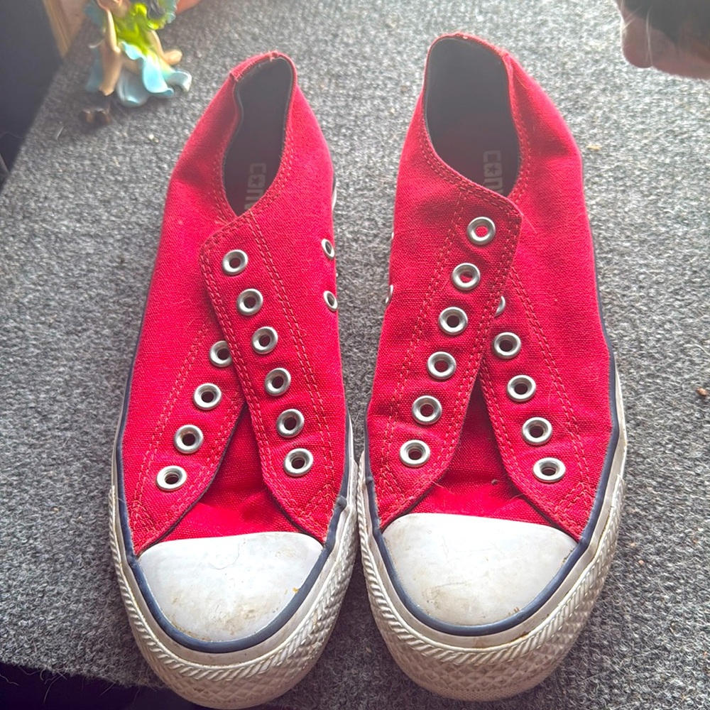 Women’s size 8 red converse. Like new!